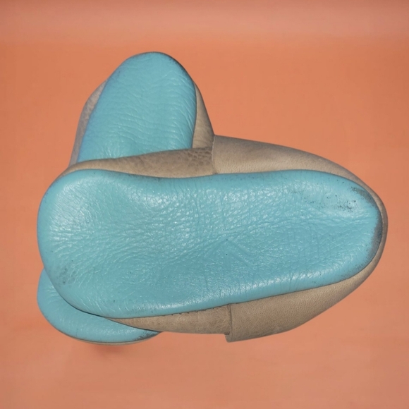 FRESHLY PICKED TOAST CITY LEATHER MOCCASINS WITH ROBINS EGG BOTTOMS UNISEX SZ. 4 - Picture 3 of 7